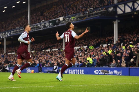 فانتازي يلا كورة.. مَن هو الخيار الأفضل في أستون فيلا بالجولة المزدوجة؟